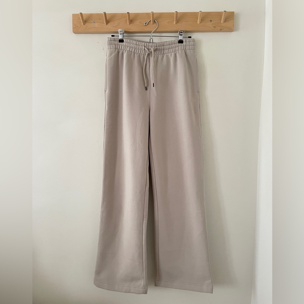 NWOT Aritzia Cozy Fleece Boyfriend Fit Straight Leg Sweatpants M